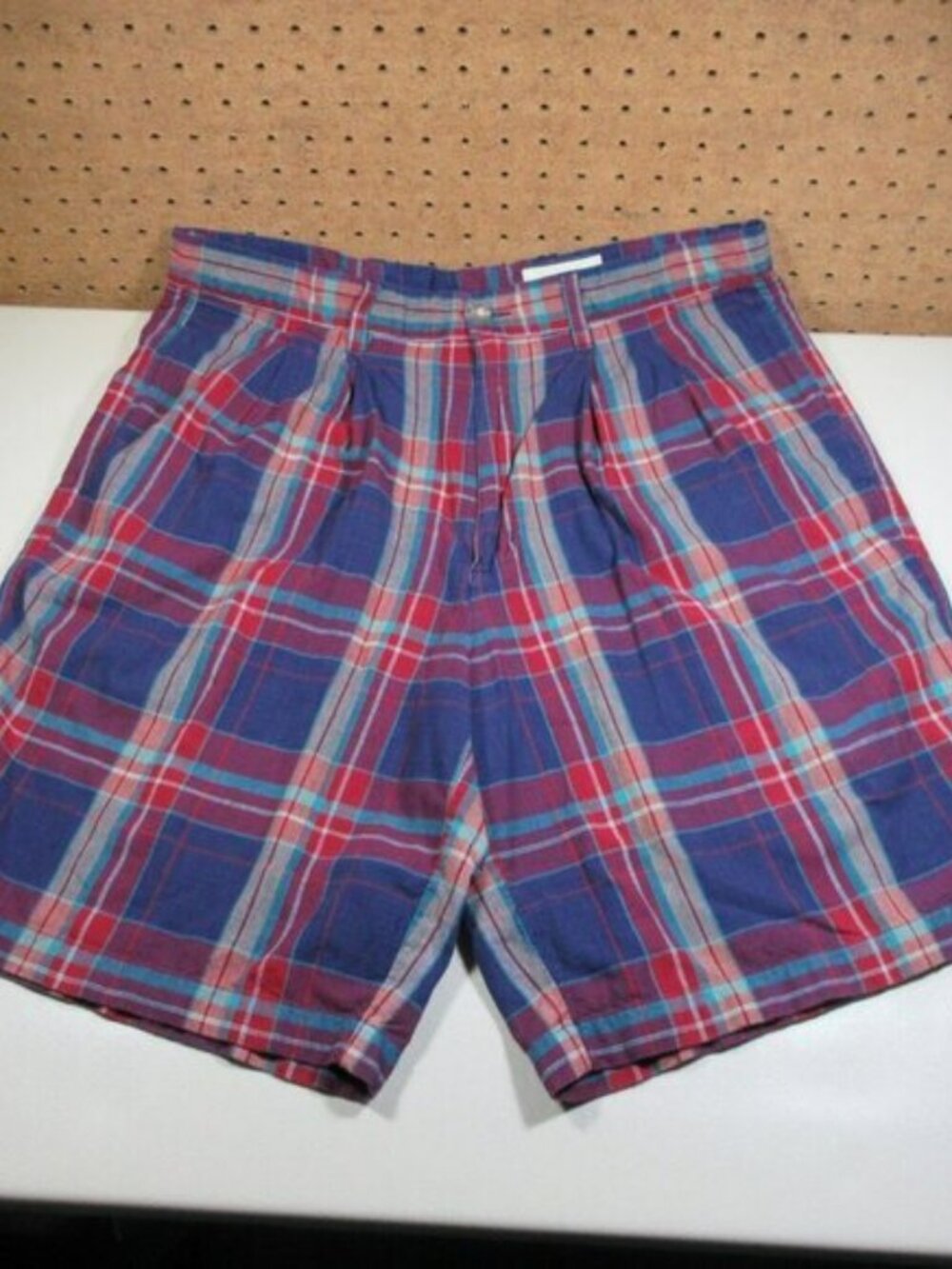 Eddie Bauer mens red blue purple plaid chino shorts 36 EUC
